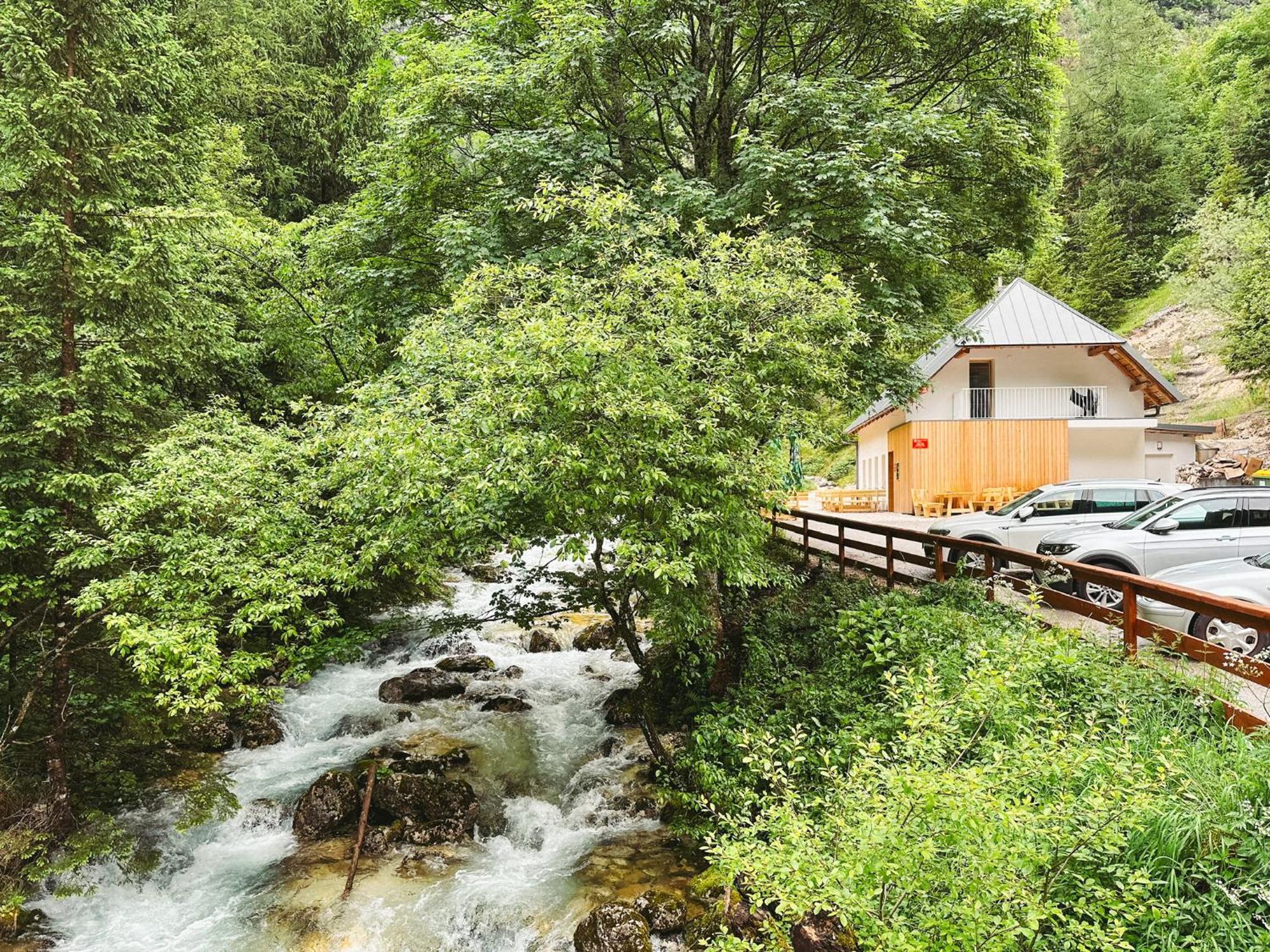 Koca Ob Izviru Soce Villa Trenta Bagian luar foto